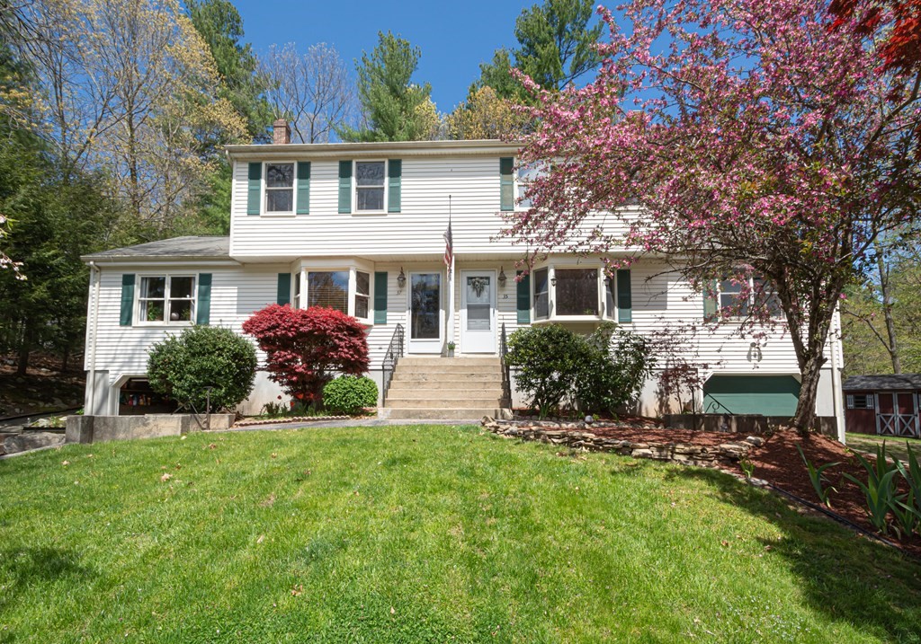 35 Pinecrest Road, Unit 35 Uxbridge, MA 01569 - Photo 1 of 36 Gallery Image 1