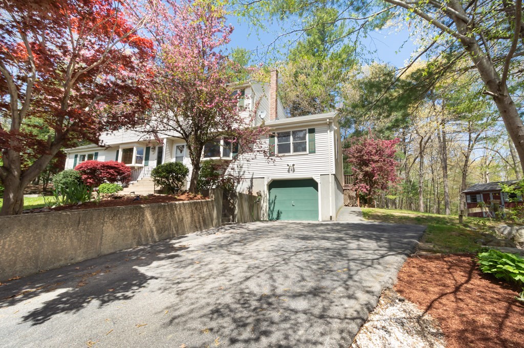35 Pinecrest Road, Unit 35 Uxbridge, MA 01569 - Photo 5 of 36 Gallery Image 5