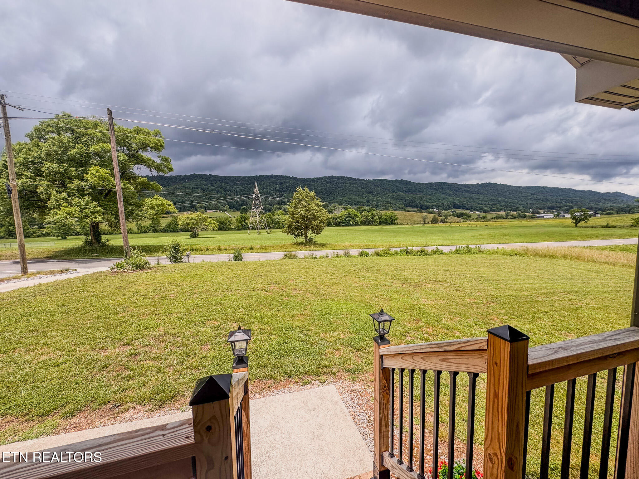 3988 Dutch Valley Road Clinton, TN 37716 - Photo 4 of 22 Front Porch View