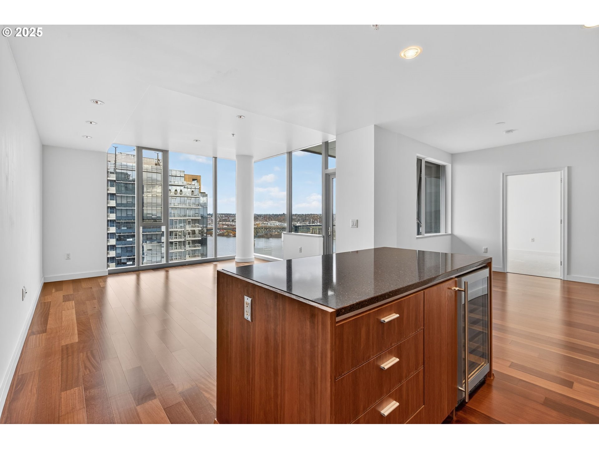841 Southwest Gaines Street, Unit 1704 Portland, OR 97239 - Photo 13 of 45 Gallery Image 13
