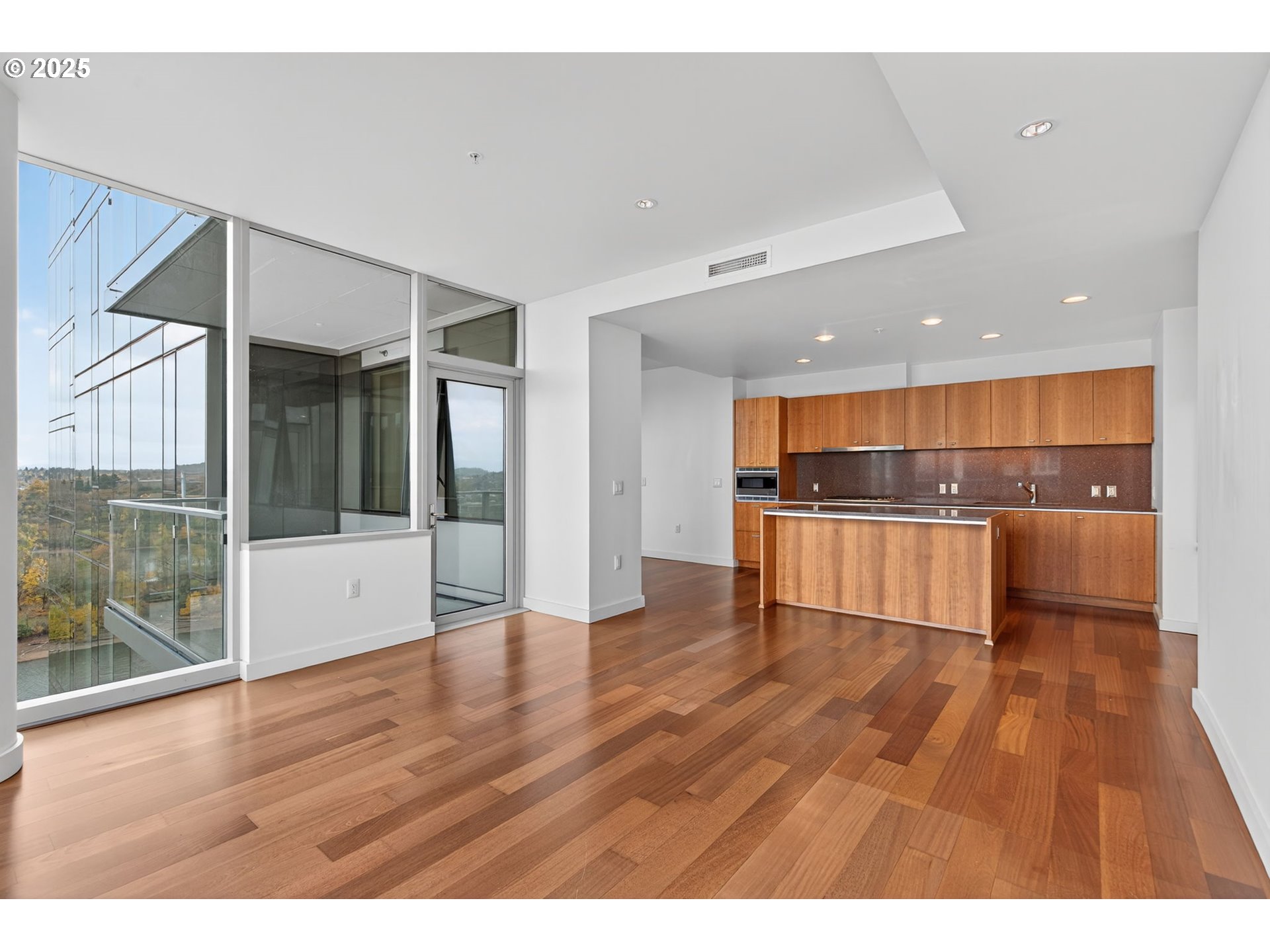 841 Southwest Gaines Street, Unit 1704 Portland, OR 97239 - Photo 15 of 45 Gallery Image 15