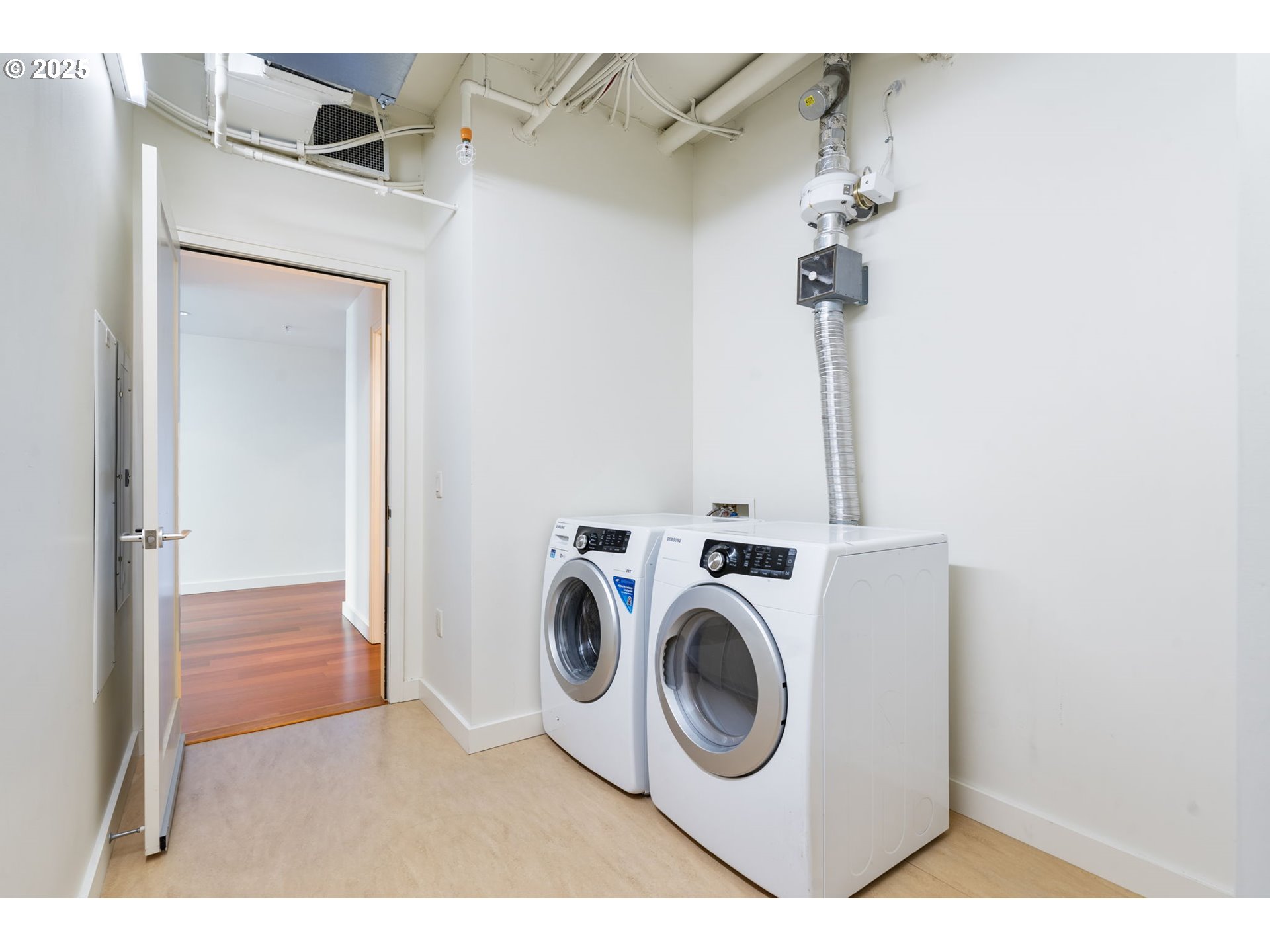 841 Southwest Gaines Street, Unit 1704 Portland, OR 97239 - Photo 31 of 45 Laundry