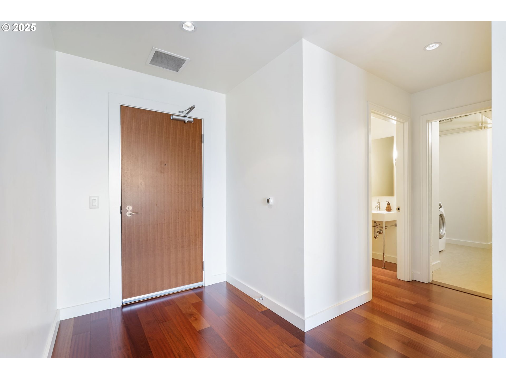 841 Southwest Gaines Street, Unit 1704 Portland, OR 97239 - Photo 6 of 45 Gallery Image 6