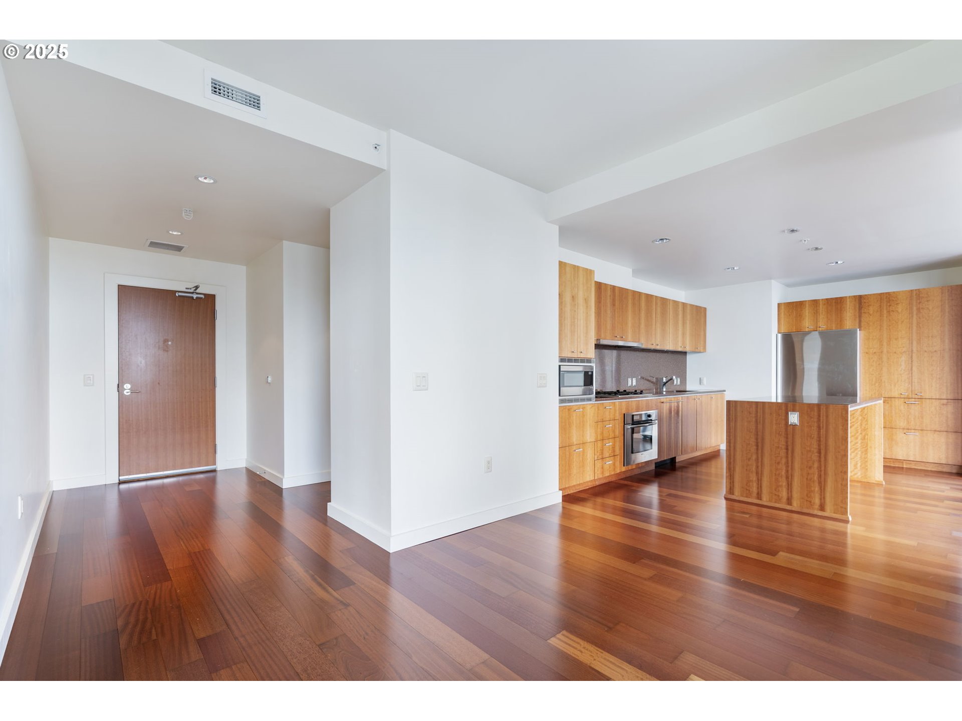 841 Southwest Gaines Street, Unit 1704 Portland, OR 97239 - Photo 7 of 45 Gallery Image 7