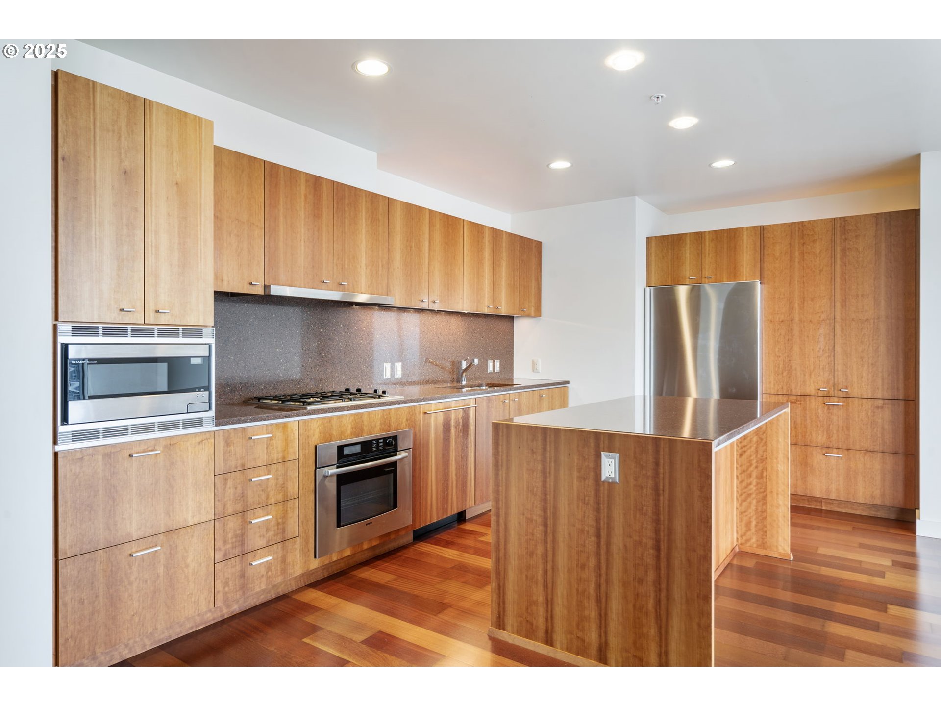841 Southwest Gaines Street, Unit 1704 Portland, OR 97239 - Photo 8 of 45 Gallery Image 8