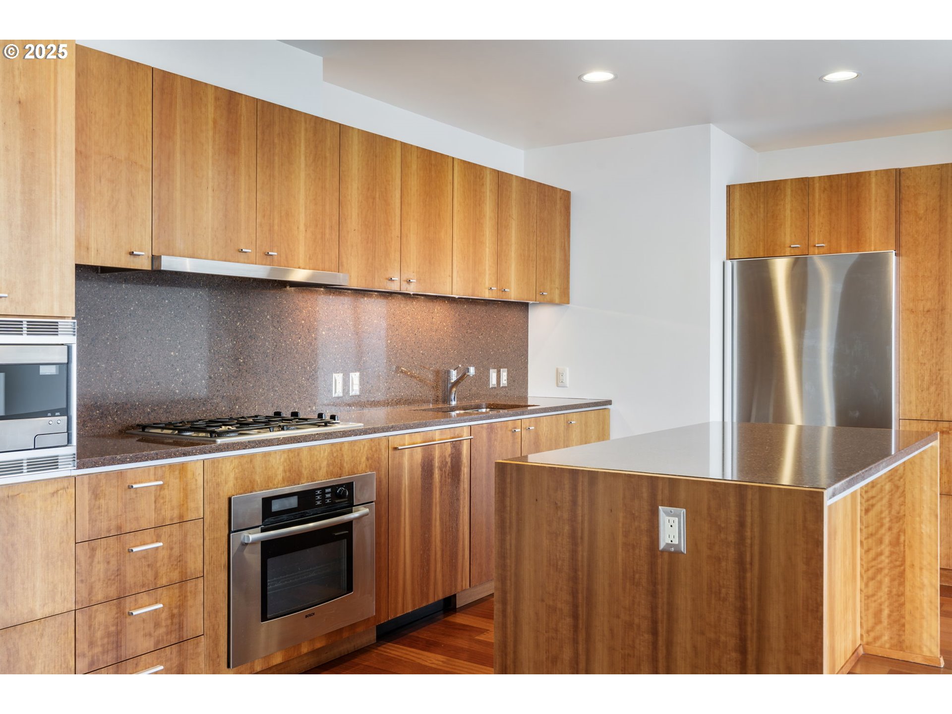 841 Southwest Gaines Street, Unit 1704 Portland, OR 97239 - Photo 9 of 45 Gallery Image 9
