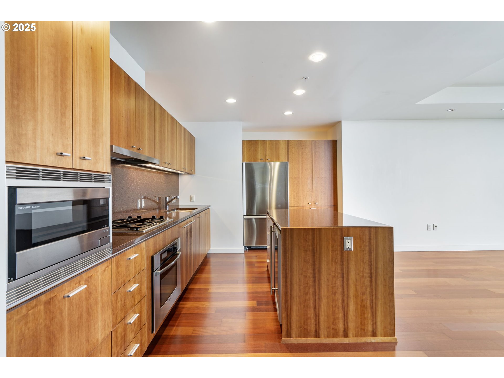 841 Southwest Gaines Street, Unit 1704 Portland, OR 97239 - Photo 10 of 45 Gallery Image 10