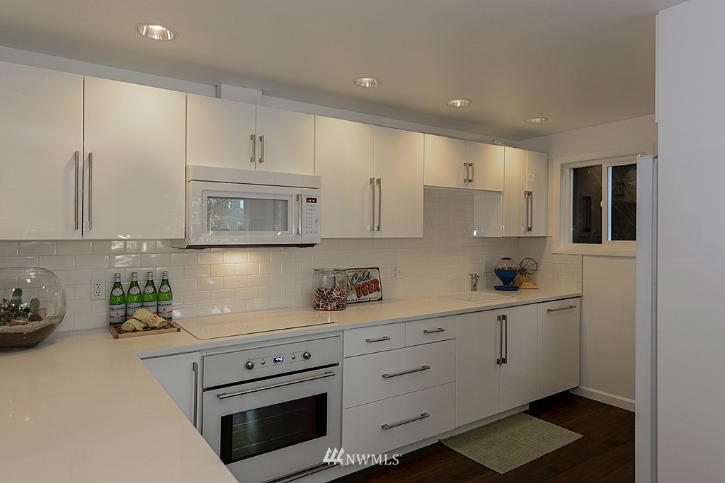3723 Southwest Monroe Street Seattle, WA 98126 - Photo 11 of 17
