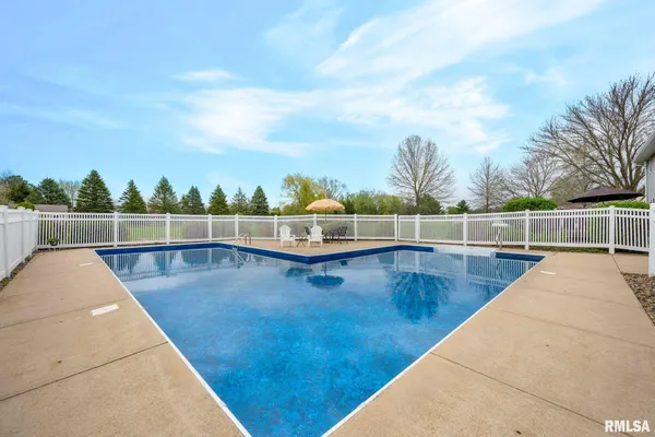 $565,000 | 5 Old Farm Lane, Washington, IL 61571