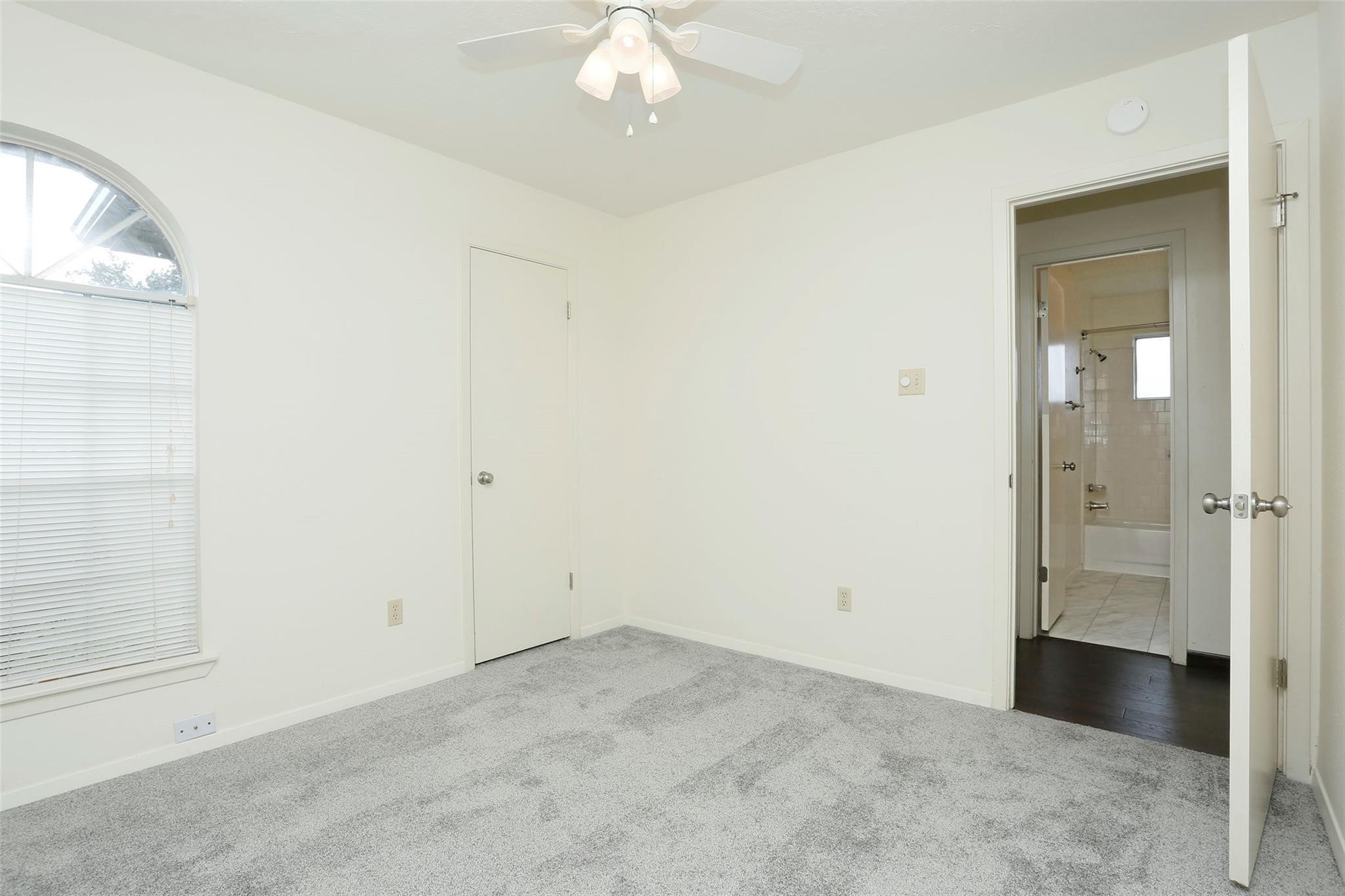 1418 Crawley Court Channelview, TX 77530 - Photo 16 of 23 an empty room with a bathroom