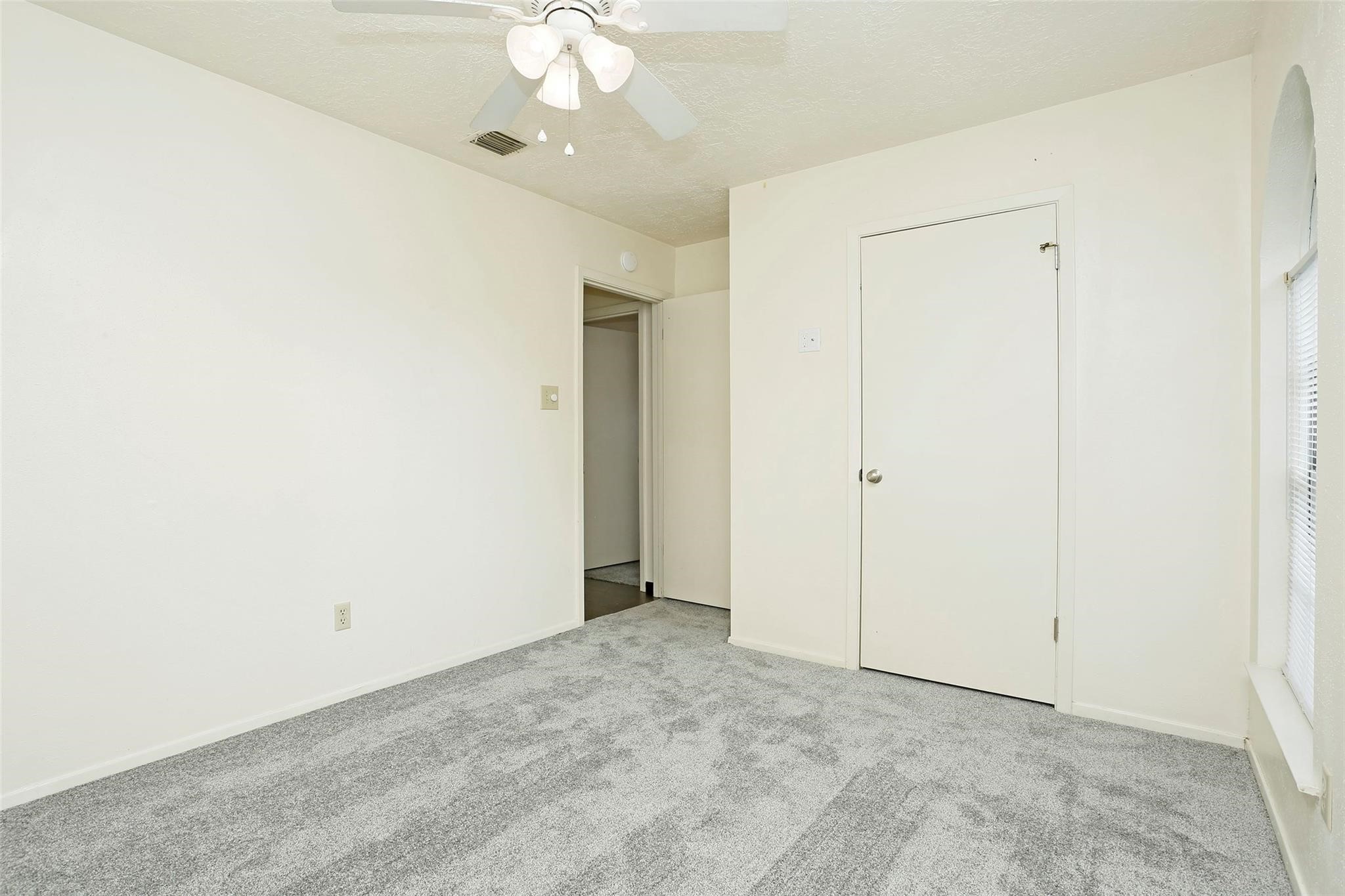 1418 Crawley Court Channelview, TX 77530 - Photo 20 of 23 an empty room with a ceiling fan