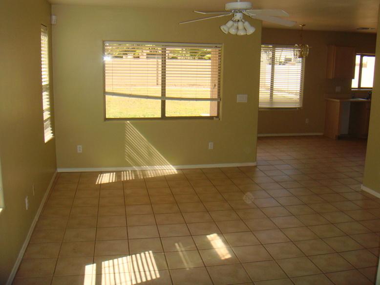 7320 West Ocotillo Road Glendale, AZ 85303 - Photo 2 of 13 family room