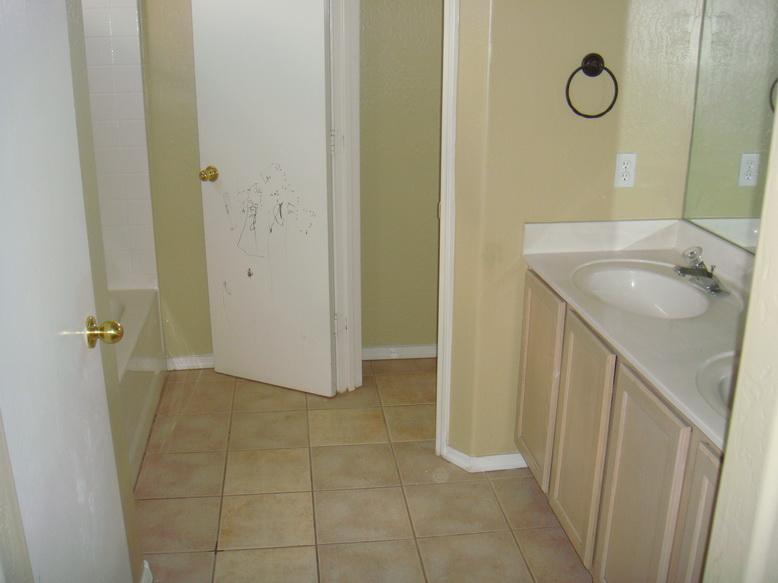 7320 West Ocotillo Road Glendale, AZ 85303 - Photo 9 of 13 master bathroom