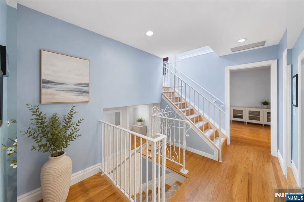 290 Dunkerhook Road Paramus, NJ 07652 - Photo 21 of 50