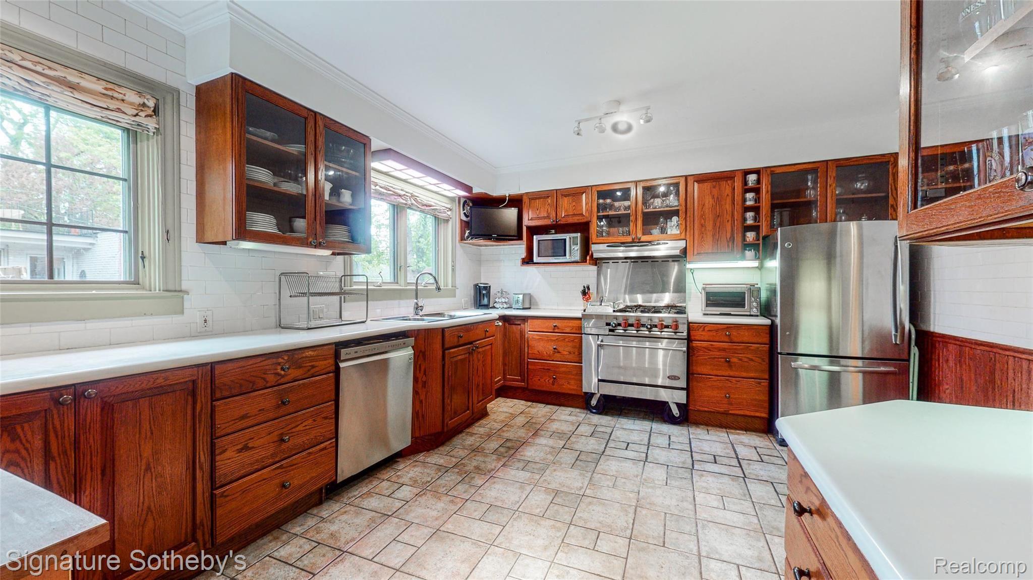1024 Nottingham Road Grosse Pointe, MI 48230 - Photo 5 of 38 Kitchen (2).jpg