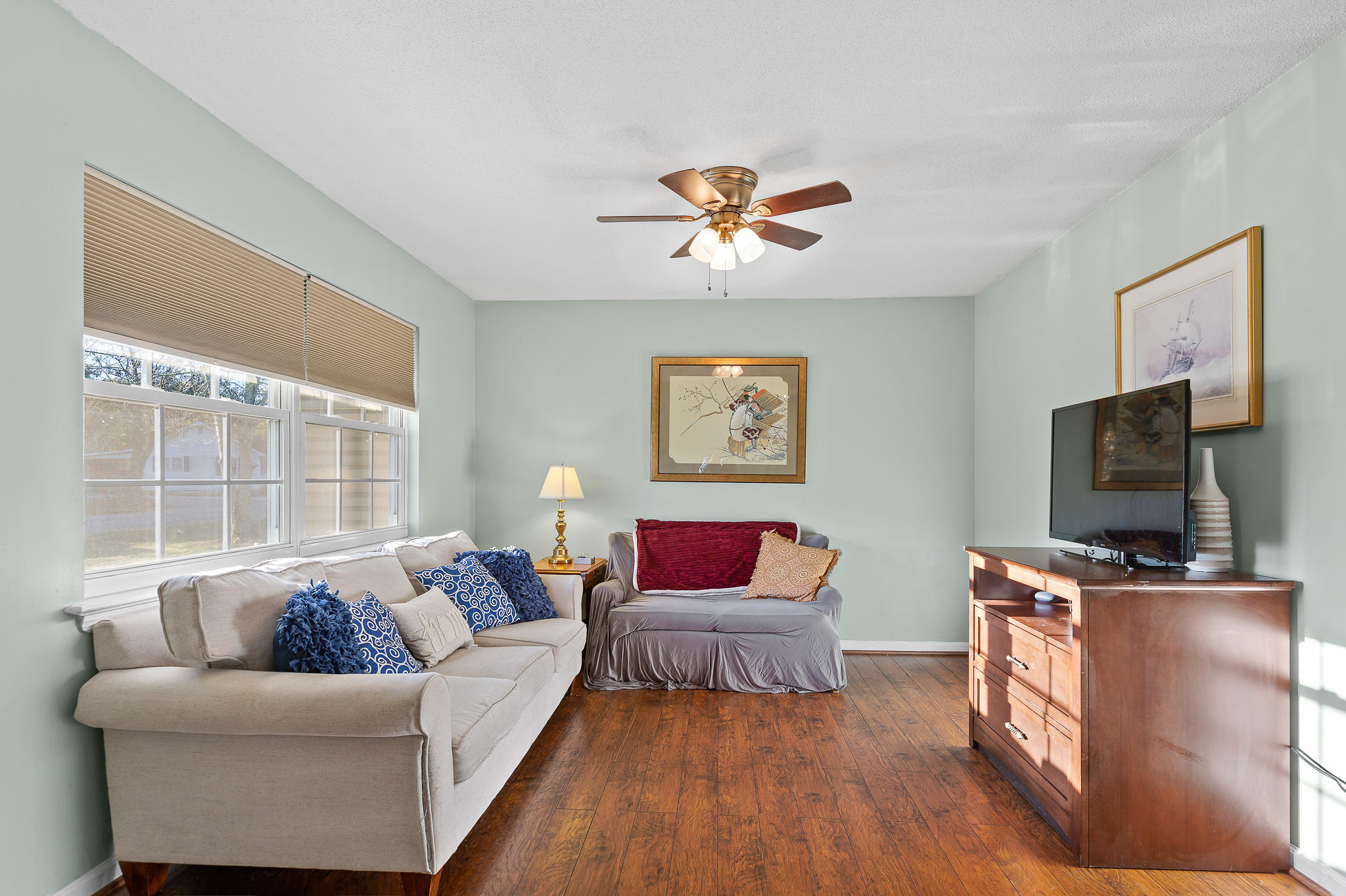 1649 Springvale Road Chattanooga, TN 37412 - Photo 3 of 25 Living Area