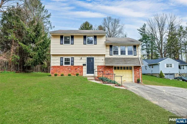 $4,300 | 111 Moffatt Road, Mahwah, NJ 07430