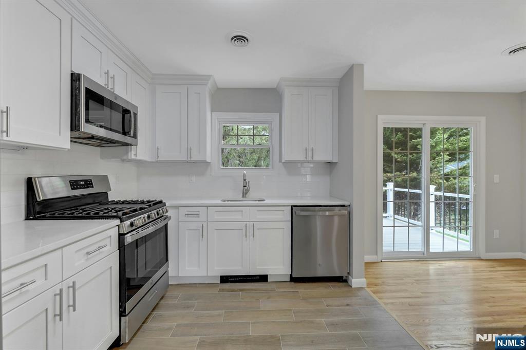 111 Moffatt Road Mahwah, NJ 07430 - Photo 11 of 33