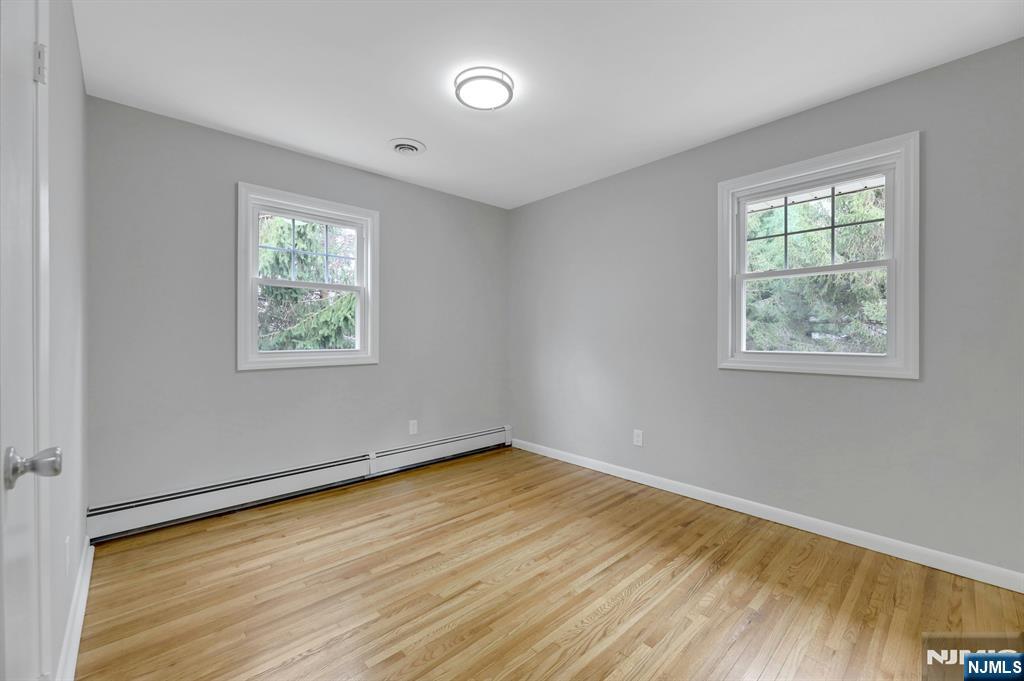 111 Moffatt Road Mahwah, NJ 07430 - Photo 14 of 33