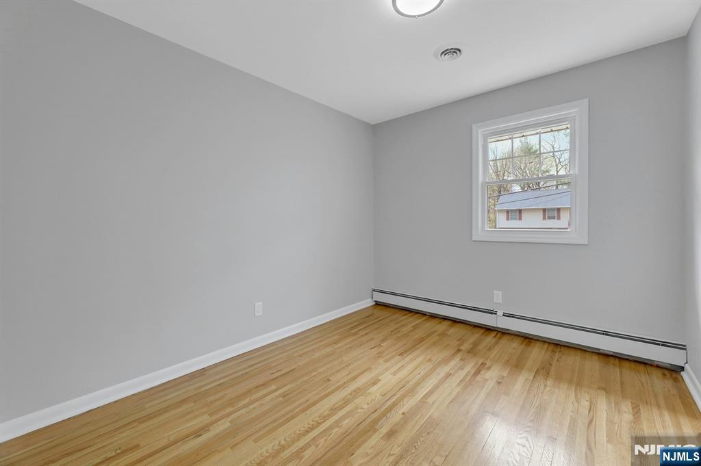 111 Moffatt Road Mahwah, NJ 07430 - Photo 18 of 33