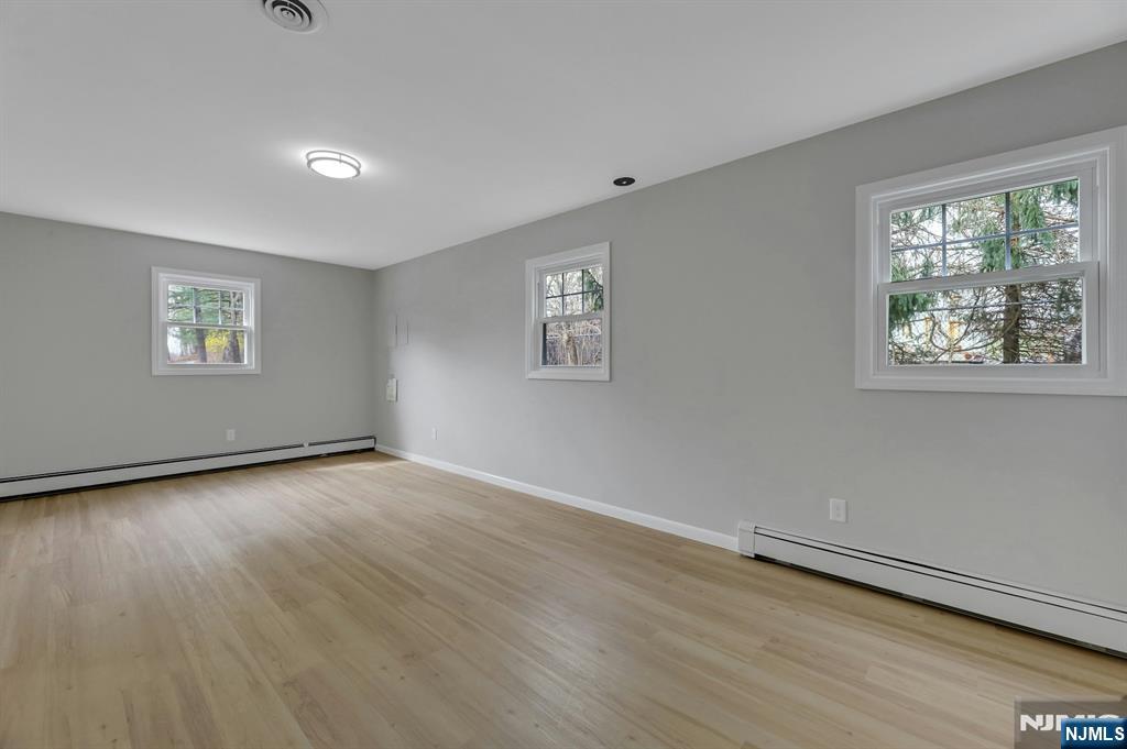 111 Moffatt Road Mahwah, NJ 07430 - Photo 23 of 33