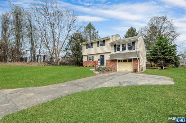 $4,300 | 111 Moffatt Road, Mahwah, NJ 07430