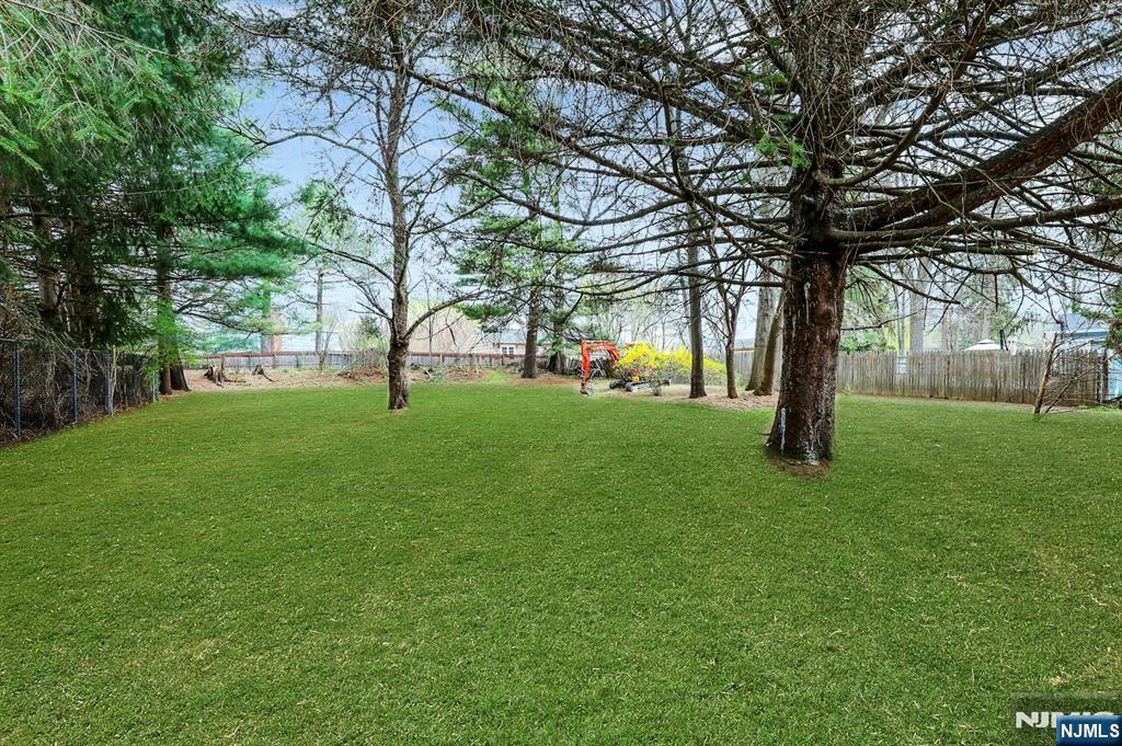 111 Moffatt Road Mahwah, NJ 07430 - Photo 32 of 33