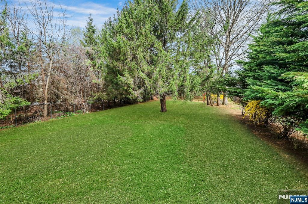 111 Moffatt Road Mahwah, NJ 07430 - Photo 33 of 33