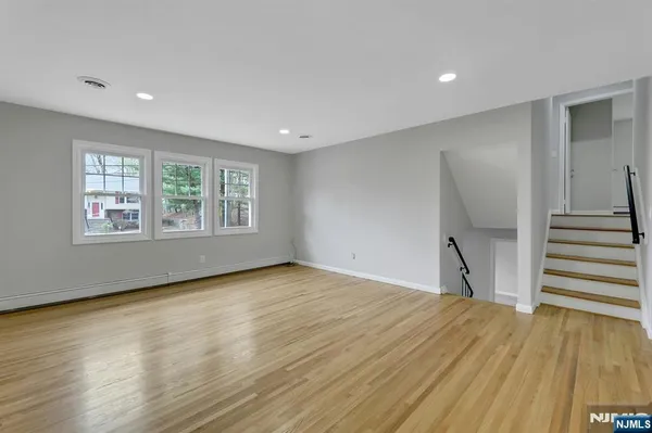 $4,300 | 111 Moffatt Road, Mahwah, NJ 07430