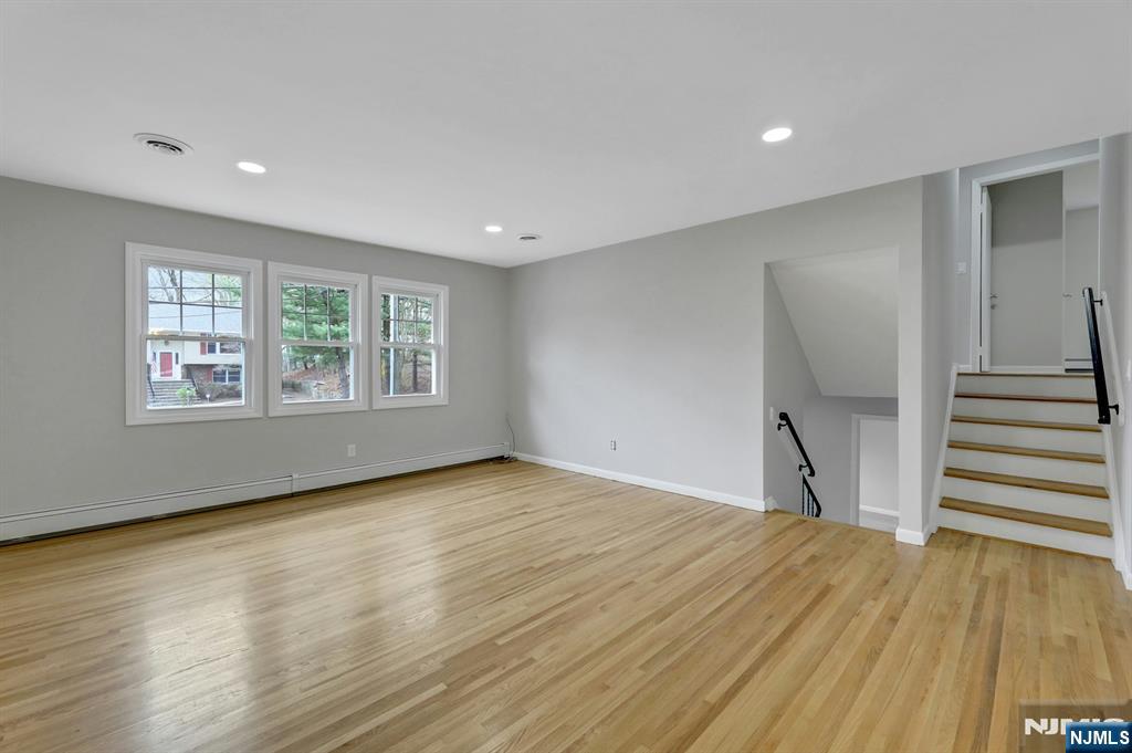 111 Moffatt Road Mahwah, NJ 07430 - Photo 6 of 33