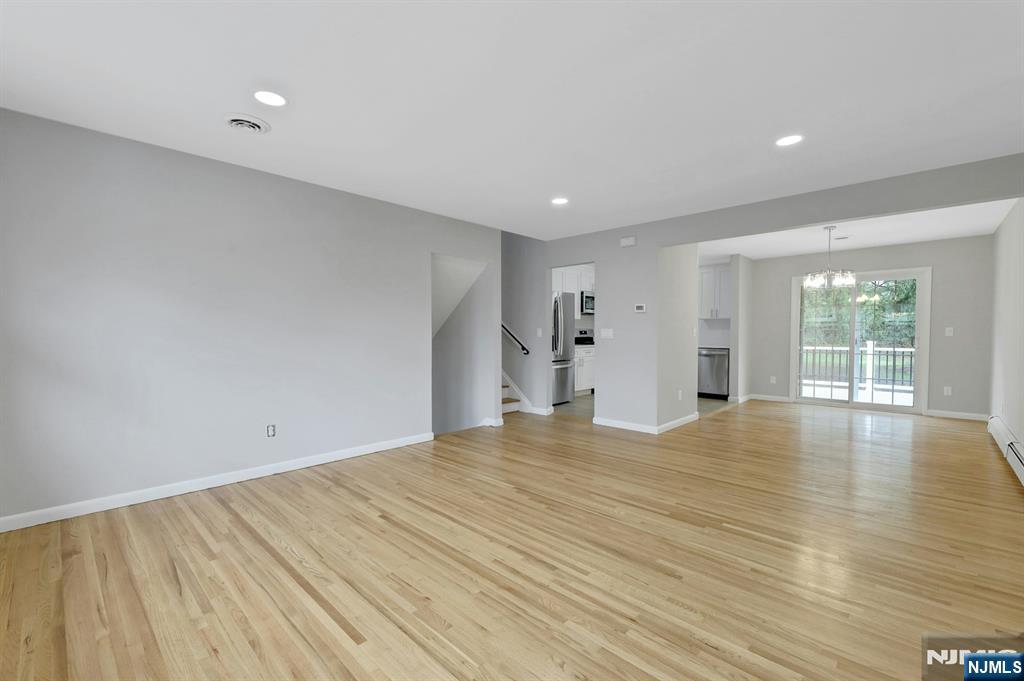 111 Moffatt Road Mahwah, NJ 07430 - Photo 8 of 33