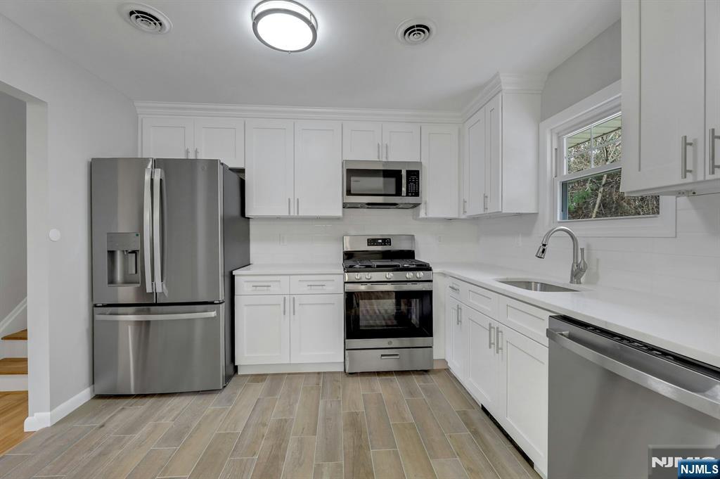 111 Moffatt Road Mahwah, NJ 07430 - Photo 9 of 33