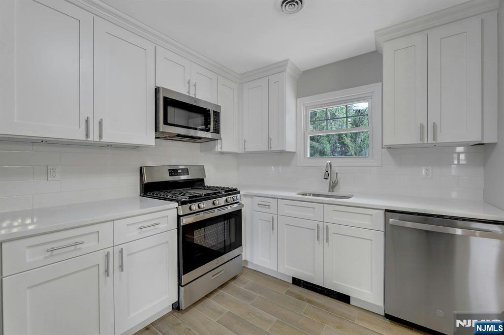 111 Moffatt Road Mahwah, NJ 07430 - Photo 10 of 33