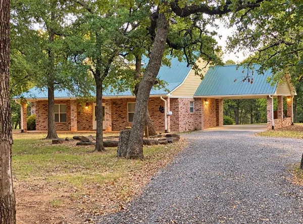 $860,000 | 3704 County Road 220, Gainesville, TX 76240