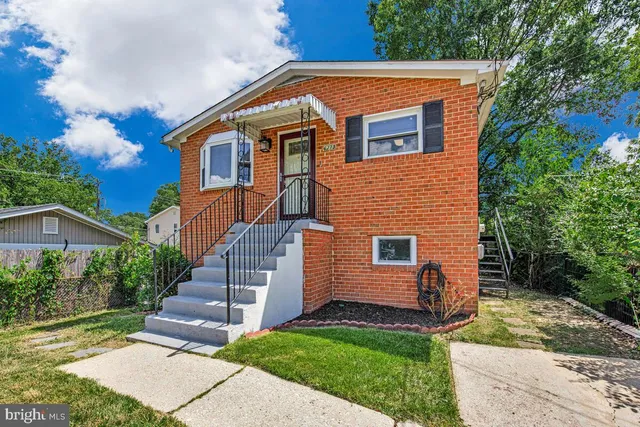 $374,900 | 6713 Esslog Street, Capitol Heights, MD 20743