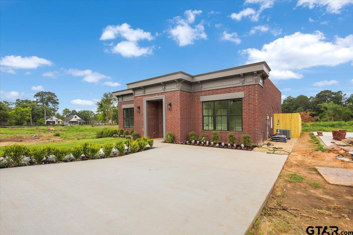 719 Britton Avenue Tyler, TX 75701 - Photo 3 of 45