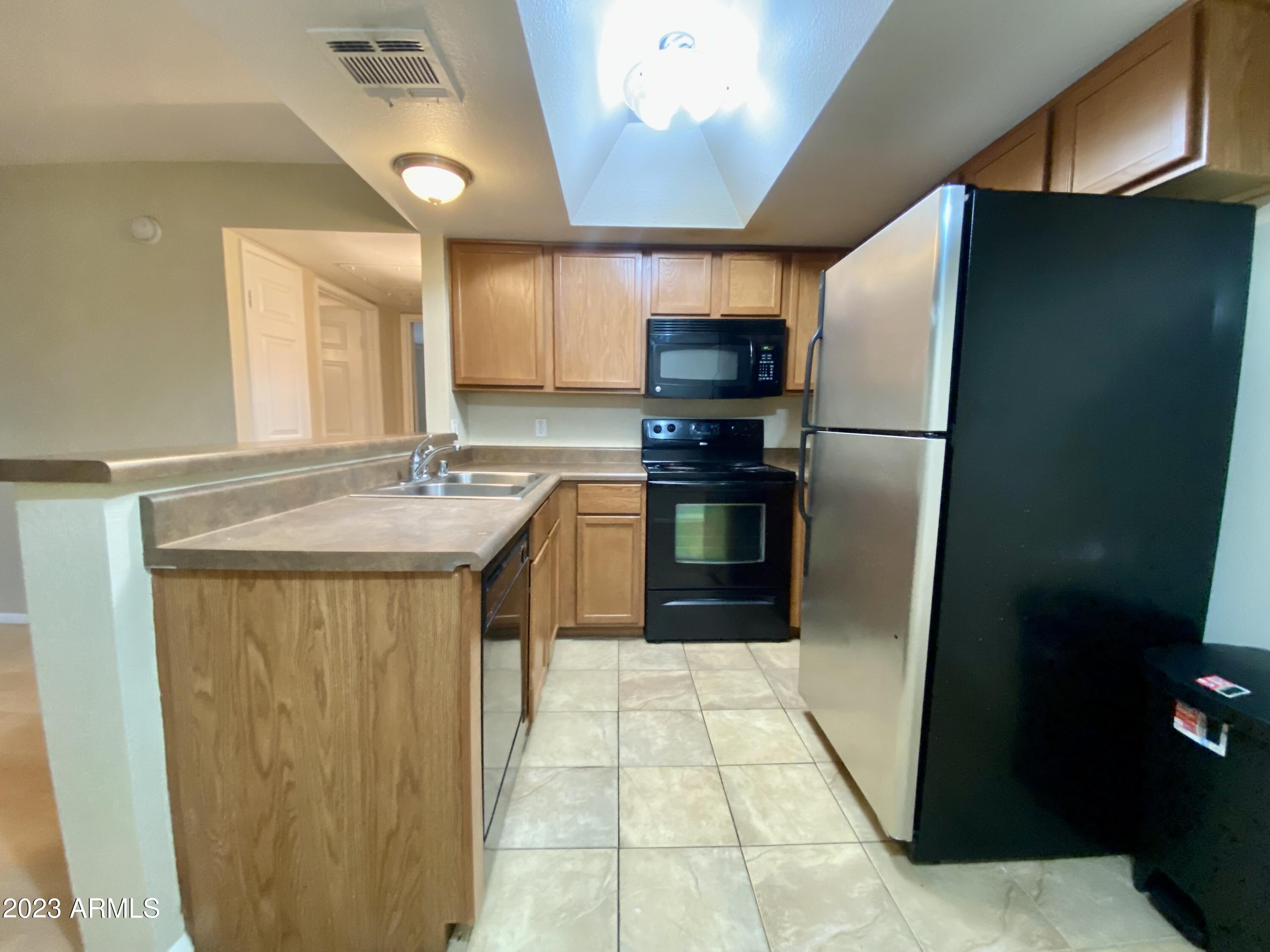 1720 East Thunderbird Road, Unit 2051 Phoenix, AZ 85022 - Photo 2 of 23 Kitchen