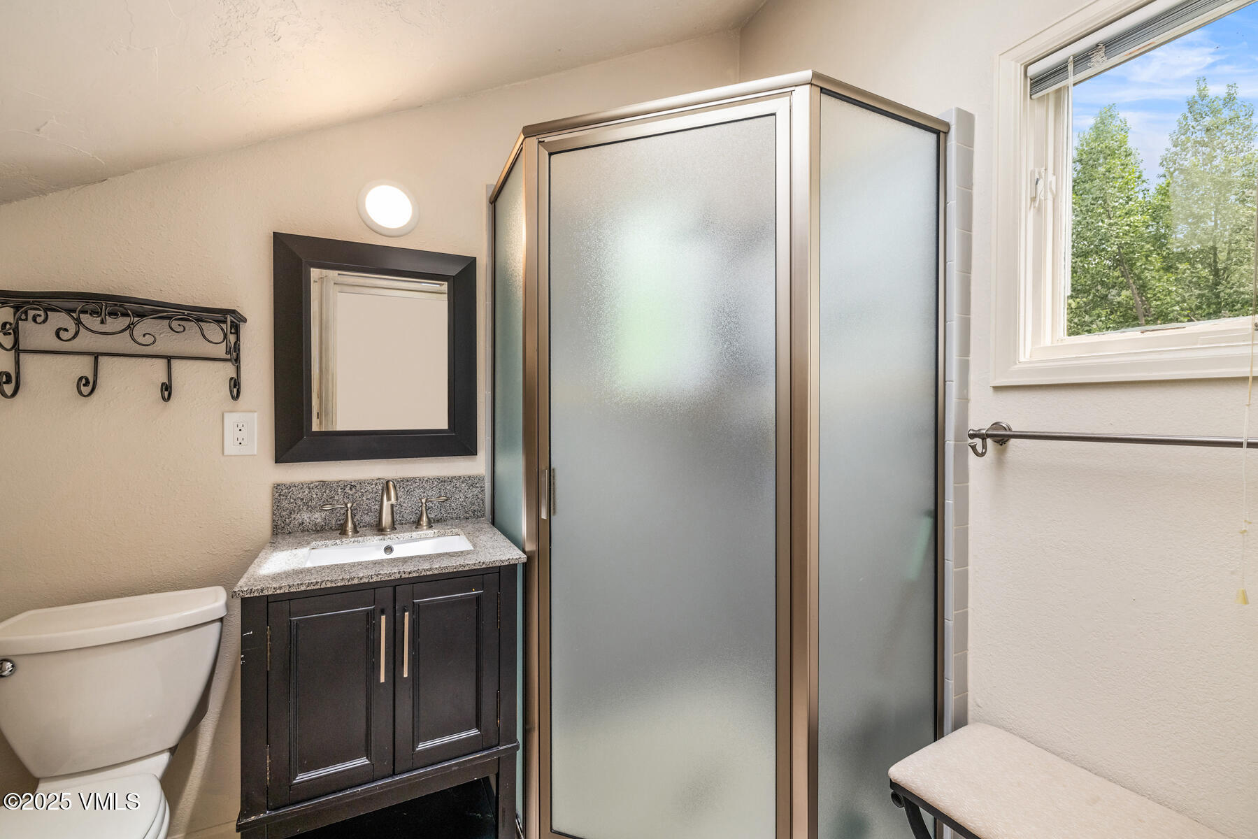 929 Red Sandstone Road, Unit 15D Vail, CO 81657 - Photo 12 of 19 En Suite