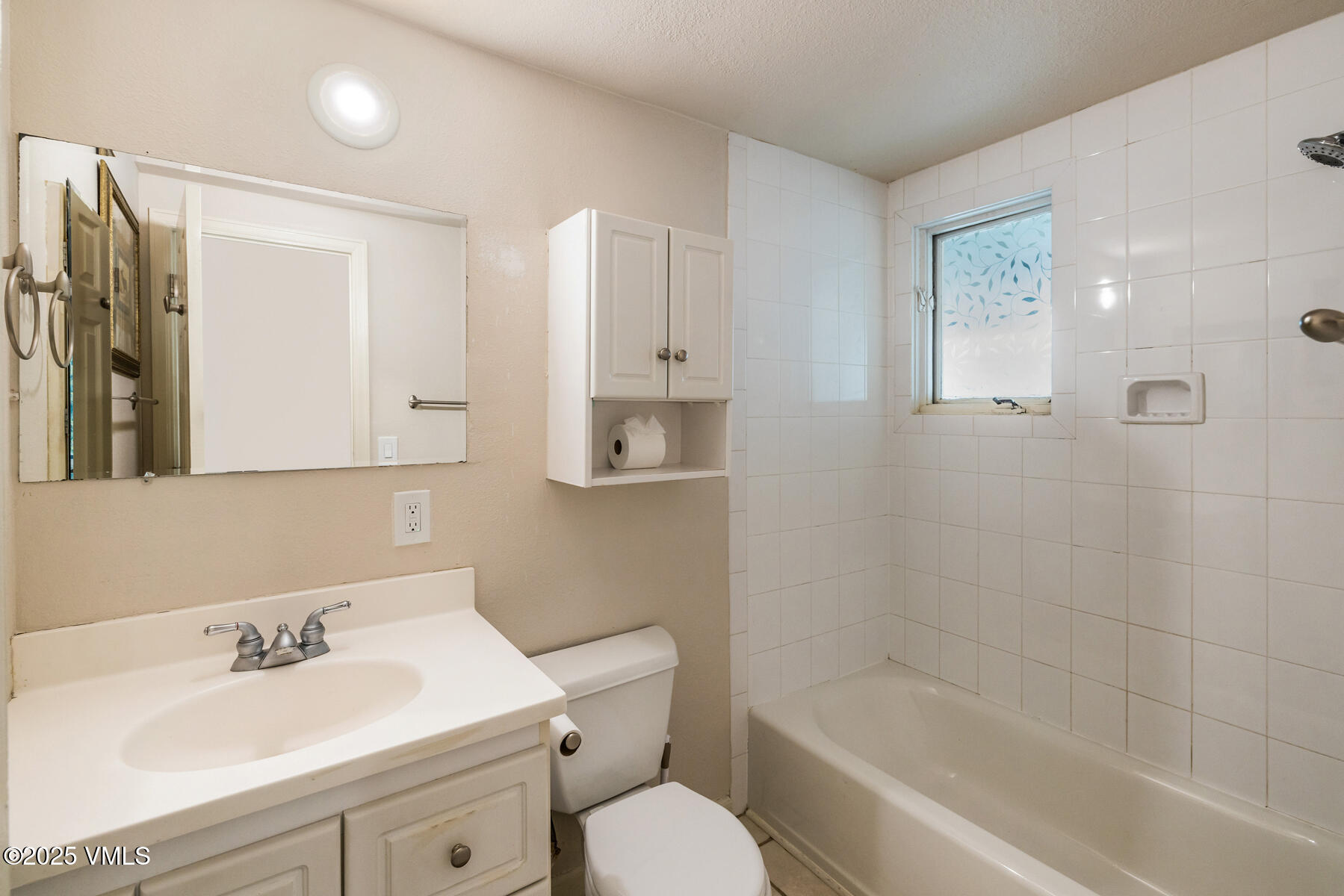 929 Red Sandstone Road, Unit 15D Vail, CO 81657 - Photo 14 of 19 Main Bathroom