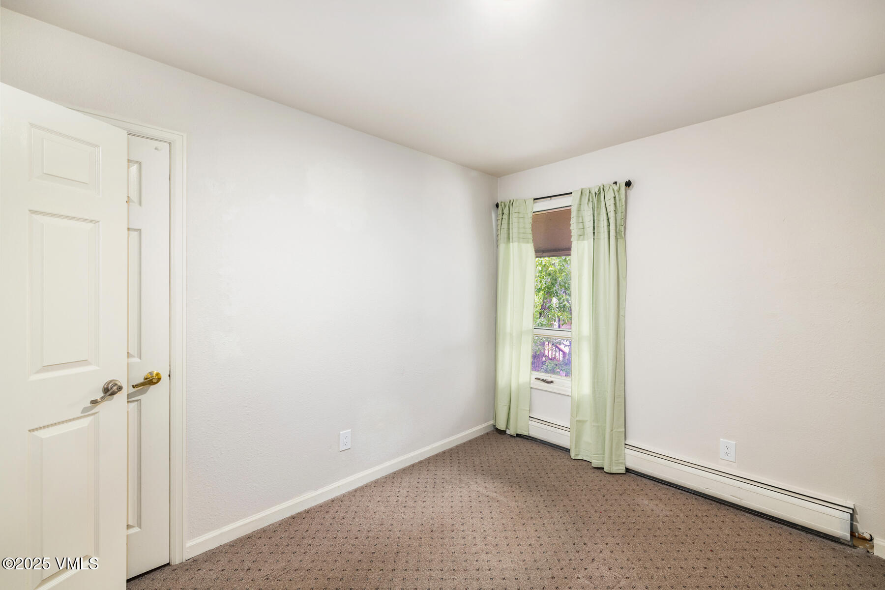 929 Red Sandstone Road, Unit 15D Vail, CO 81657 - Photo 17 of 19 Second Bedroom Main Level