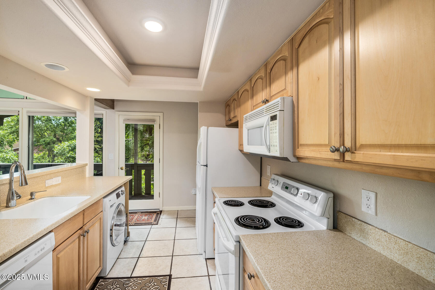 929 Red Sandstone Road, Unit 15D Vail, CO 81657 - Photo 7 of 19 Kitchen