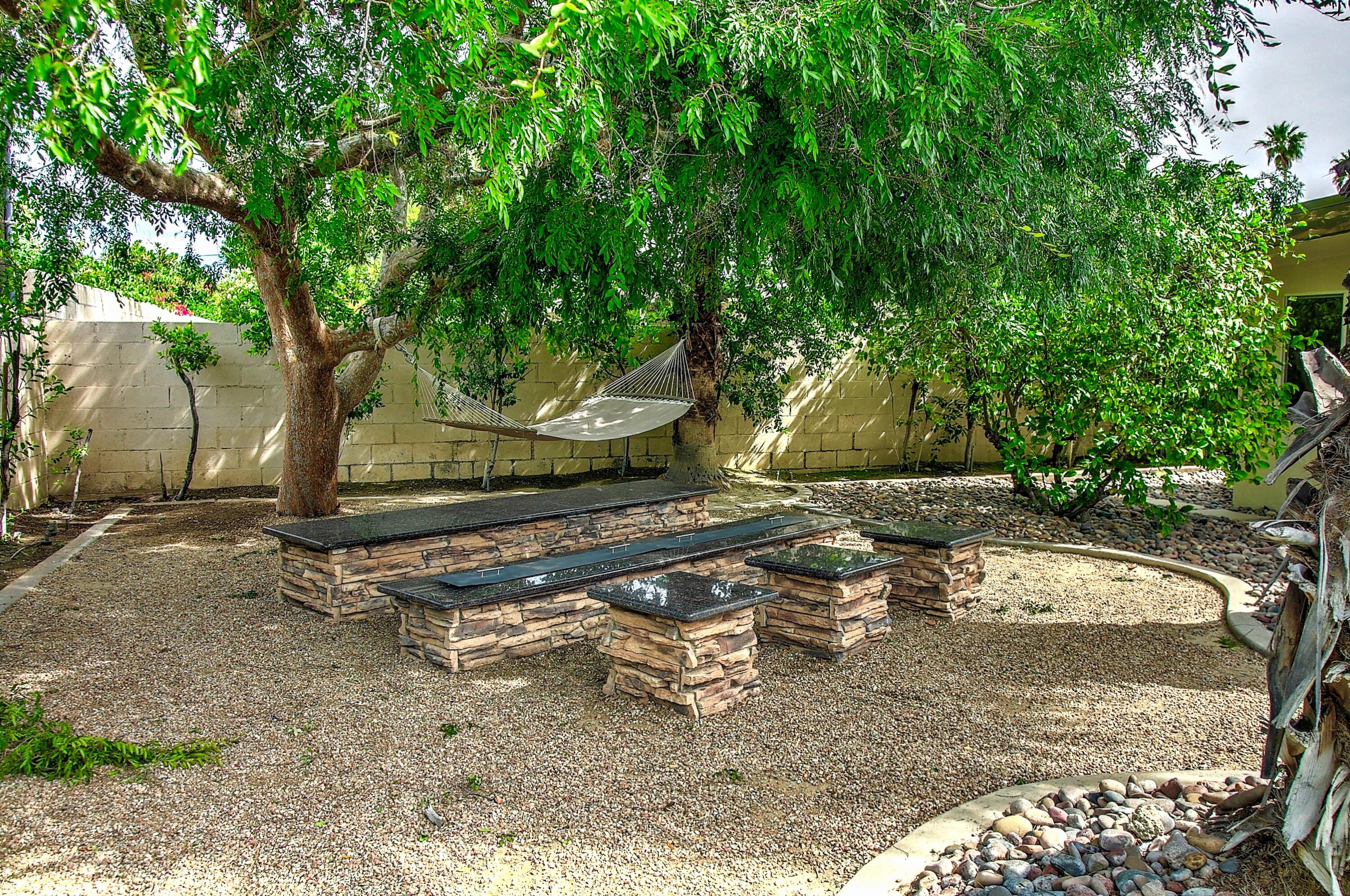 1443 North Vaquero Road Palm Springs, CA 92262 - Photo 16 of 70 Firetable sitting area
