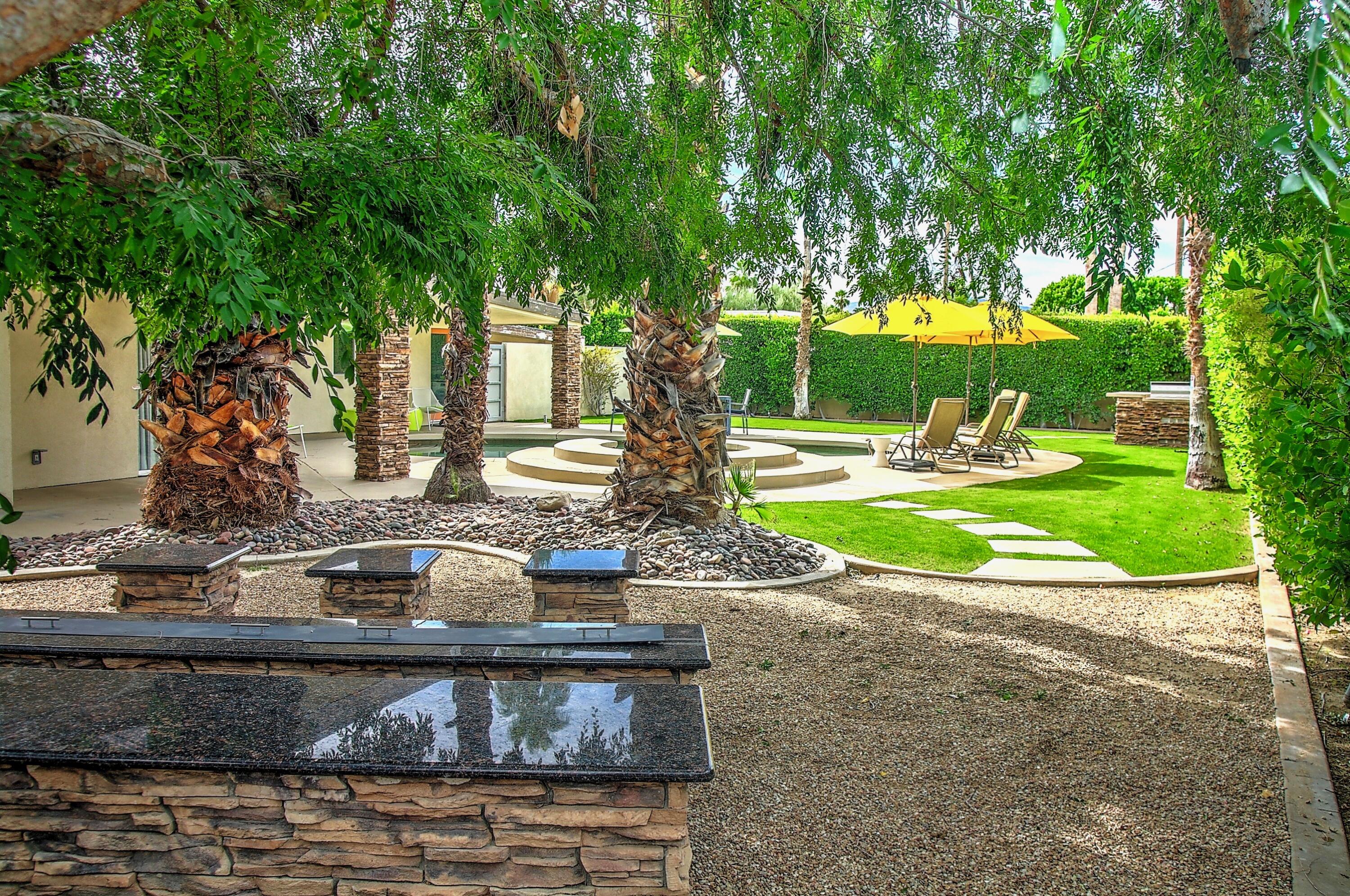 1443 North Vaquero Road Palm Springs, CA 92262 - Photo 17 of 70 Firetable Sitting Area