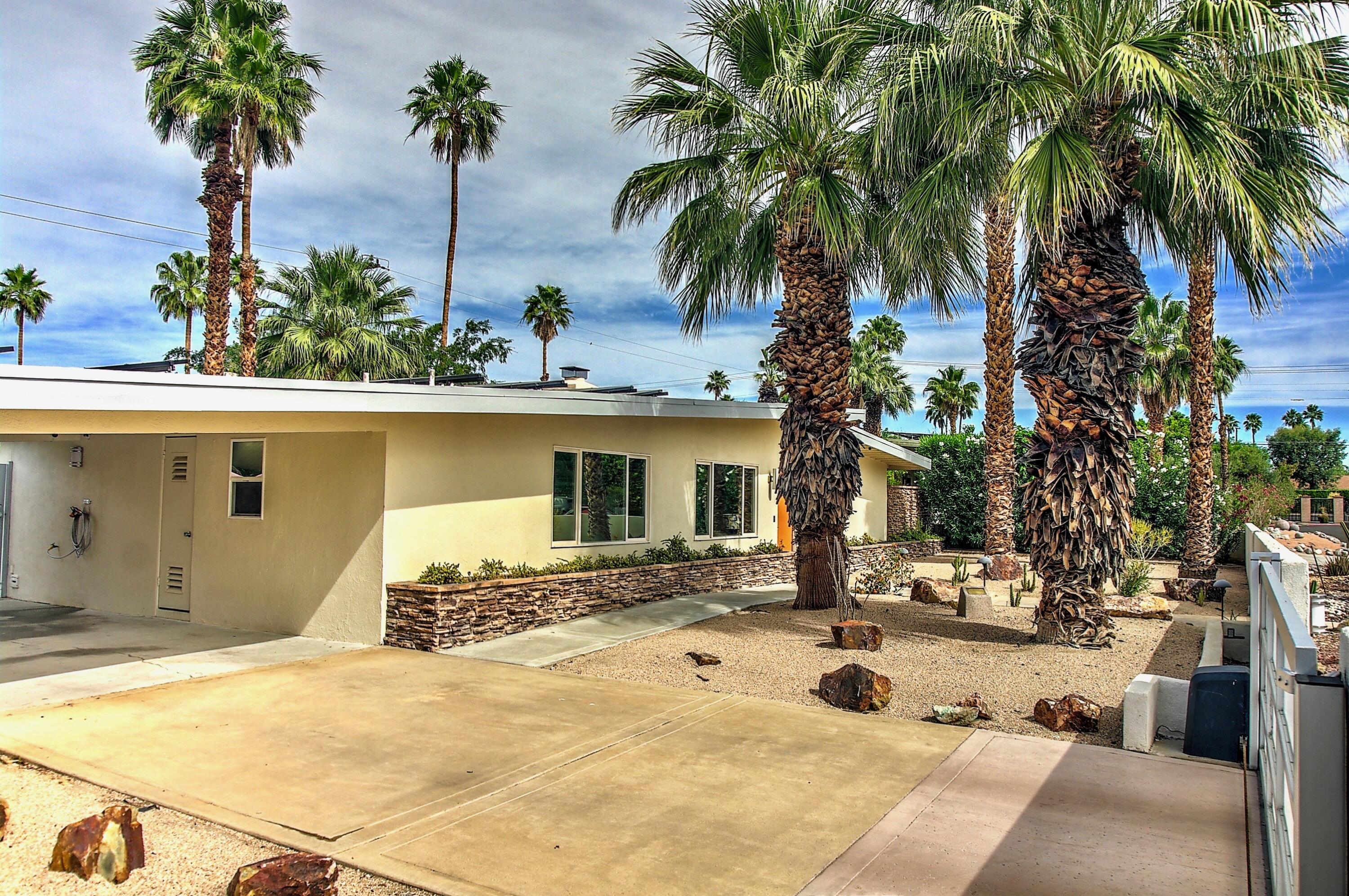 1443 North Vaquero Road Palm Springs, CA 92262 - Photo 7 of 70 Carport