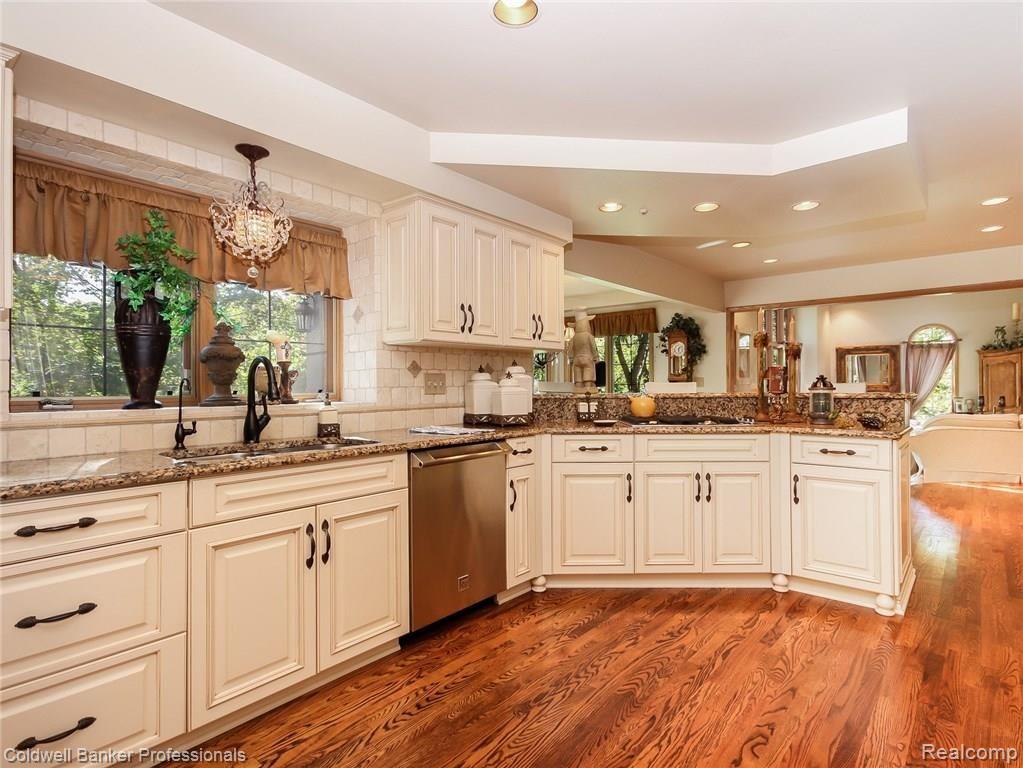 20600 Beck Road Northville, MI 48167 - Photo 19 of 77 019-Kitchen-4942095-medium4x3.jpg