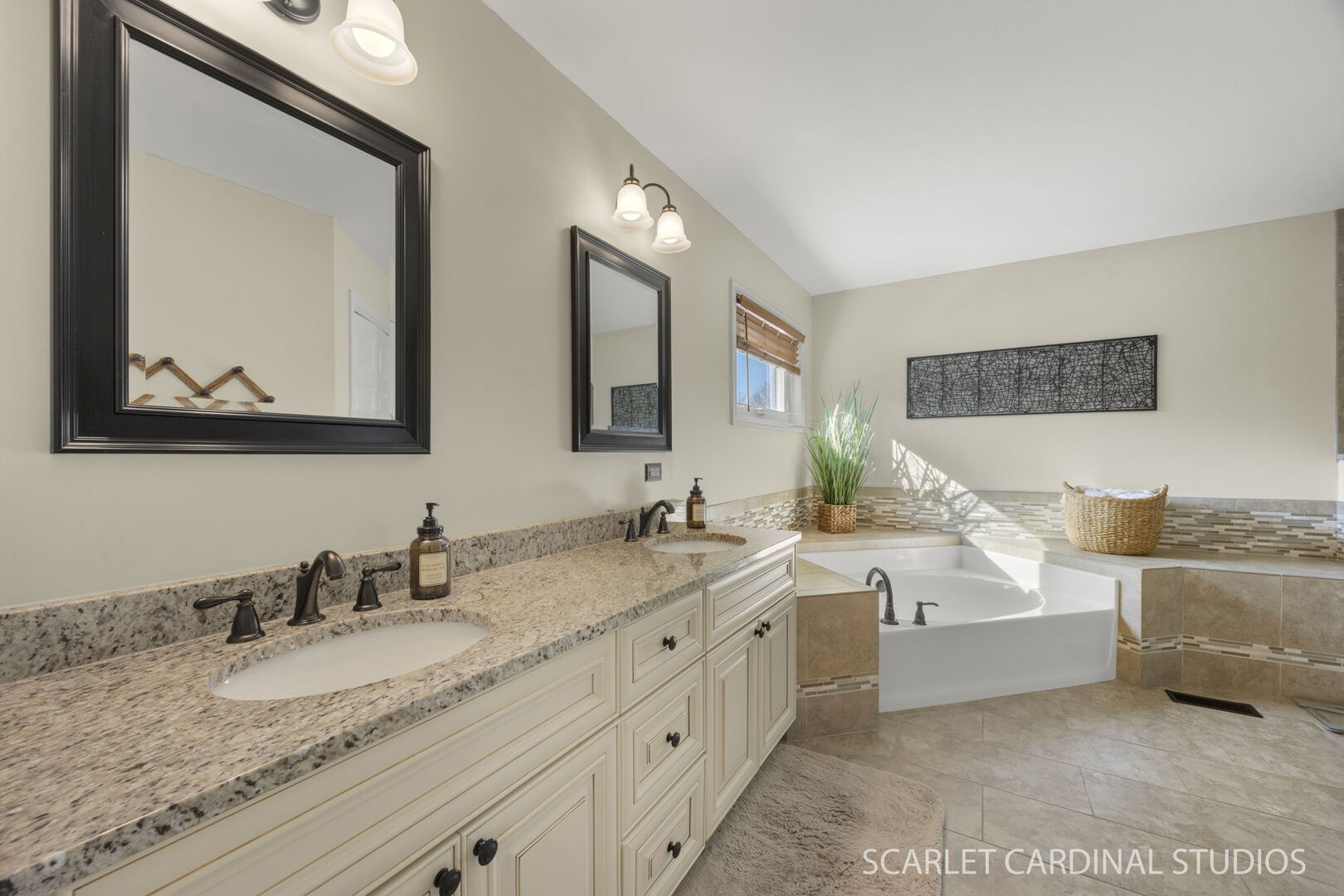 1467 Larsen Court Naperville, IL 60563 - Photo 18 of 42