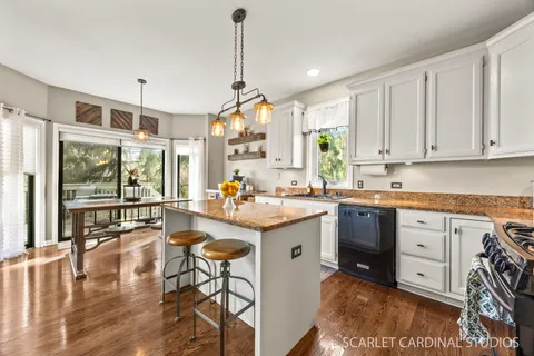 $725,000 | 1467 Larsen Court, Naperville, IL 60563