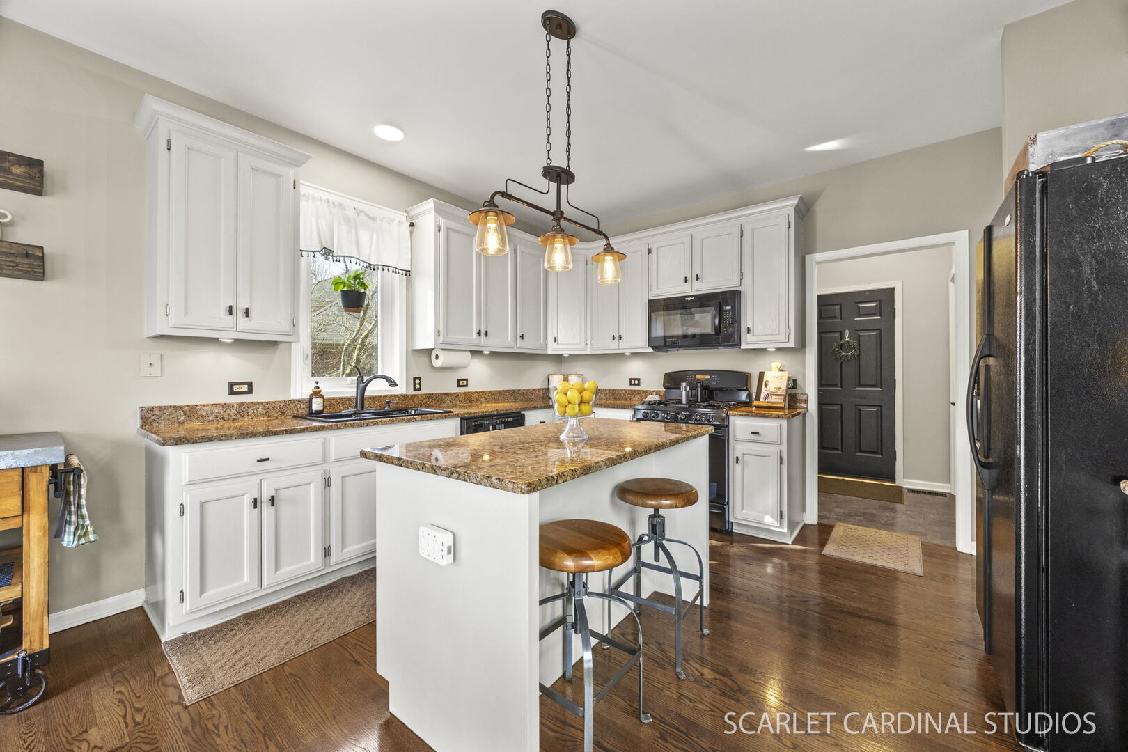 1467 Larsen Court Naperville, IL 60563 - Photo 9 of 42