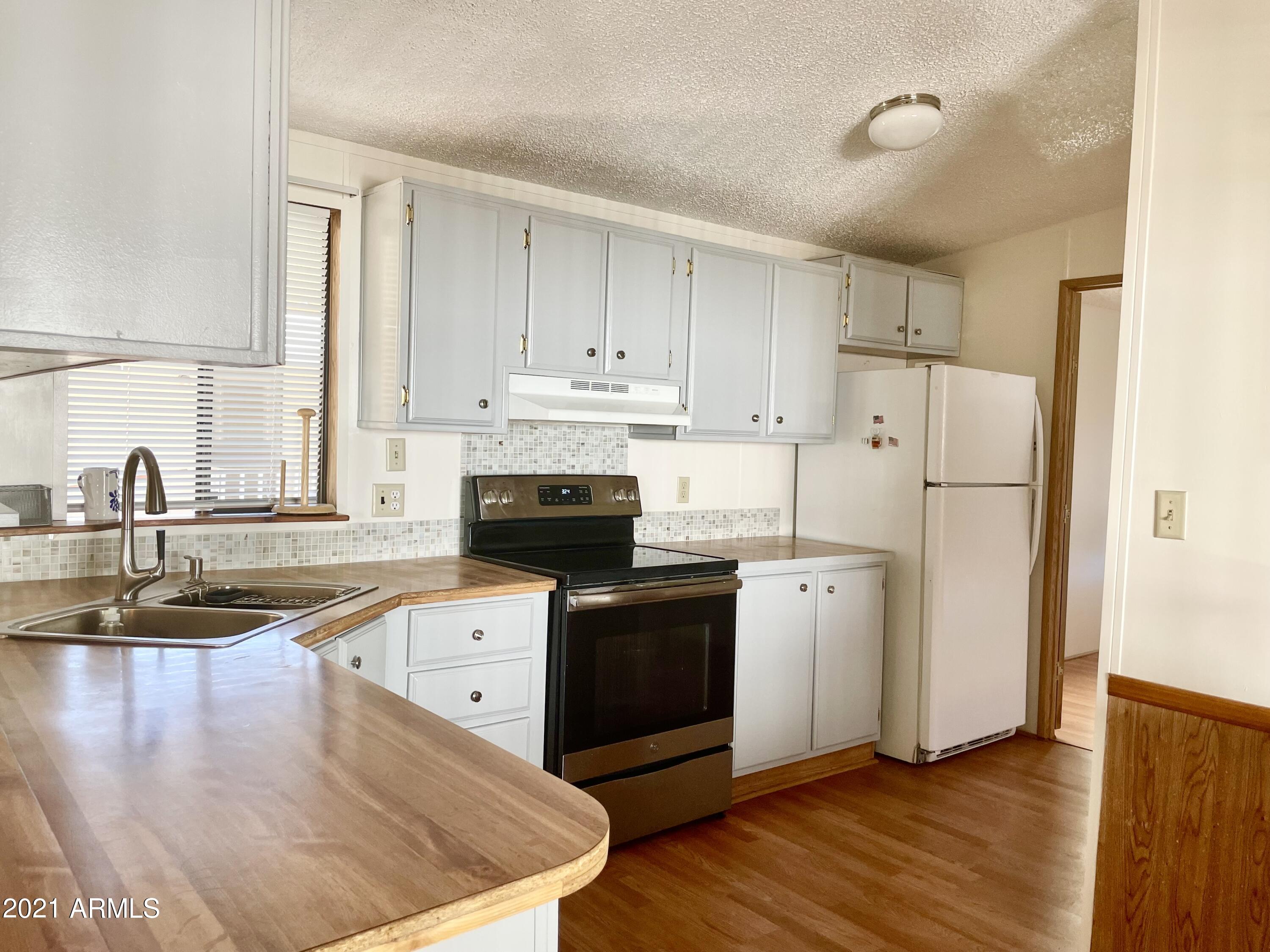 652 South Ellsworth Road, Unit 23 Mesa, AZ 85208 - Photo 5 of 30 ELLSWORTHKITCHENFULL