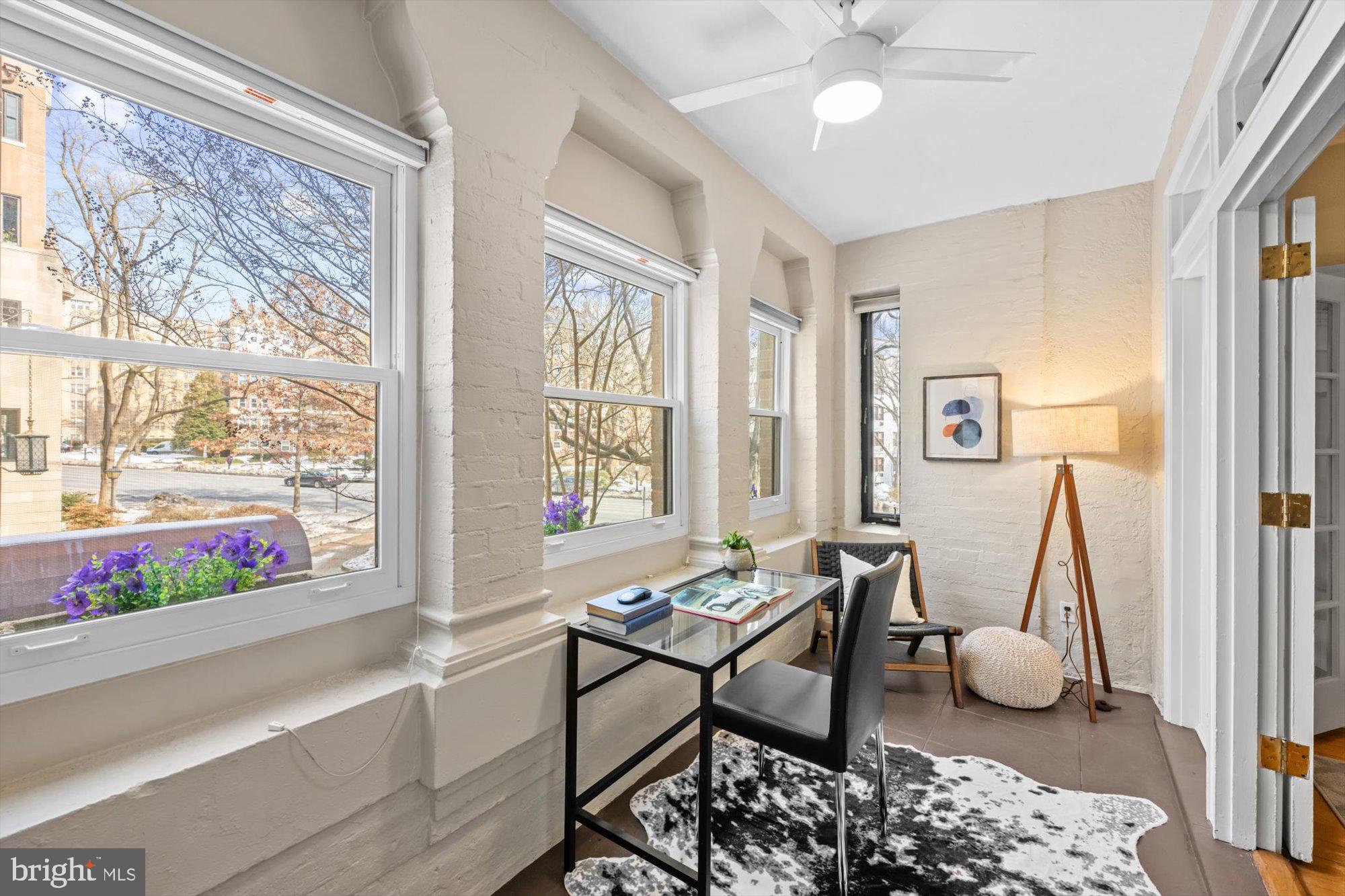 4700 Connecticut Avenue Northwest, Unit 206 Washington, DC 20008 - Photo 4 of 20 Sun filled solarium